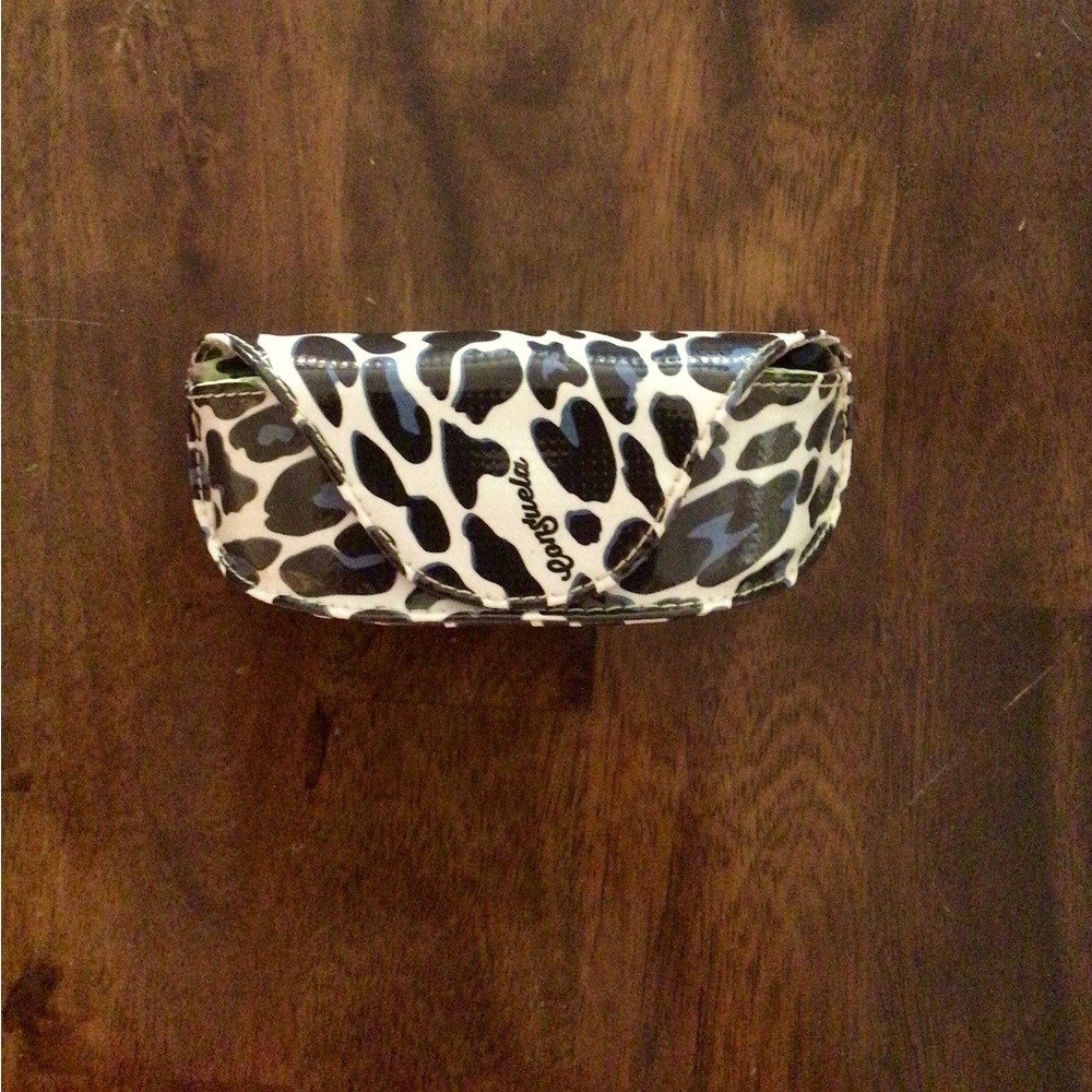 Consuela Lola Sunglasses Case With Magnetic Closure